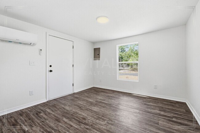 Foto del edificio - 377 Tuttle Ave