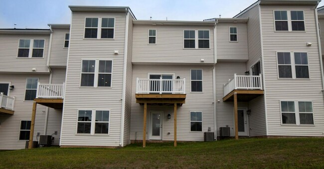 Building Photo - 3Bed, 2.5Bath - Fabulous NEW Townhome for ...