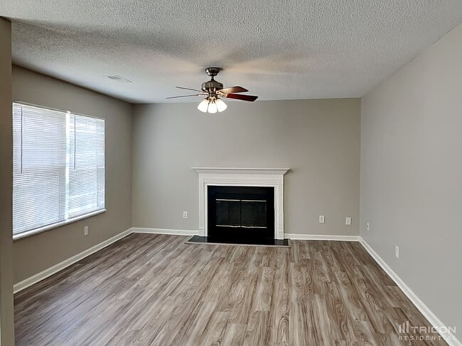 Building Photo - 6 High Glen Ct