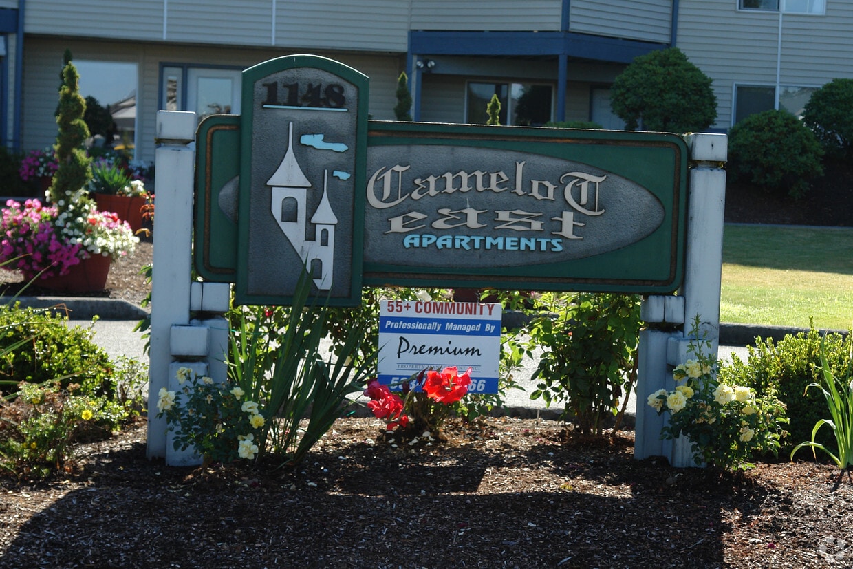 Building Photo - Camelot East Apartments