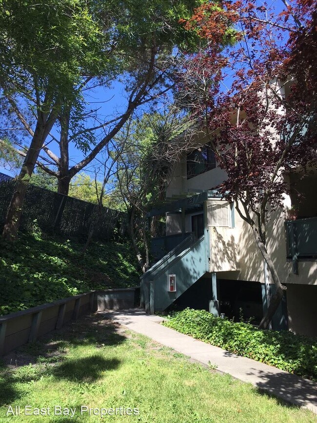 Building Photo - 2 br, 1.5 bath House - 1737 Dalessi Drive