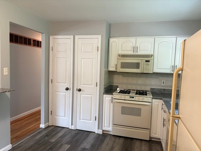 Building Photo - Charming 3bedroom 1.5 Bth Home in Maryland...