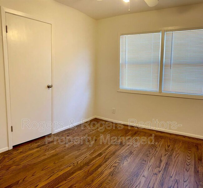 Building Photo - 283 Tyrella Ave