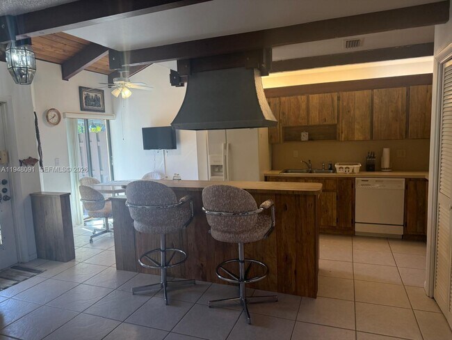 Foto del edificio - 412 Briarwood Cir