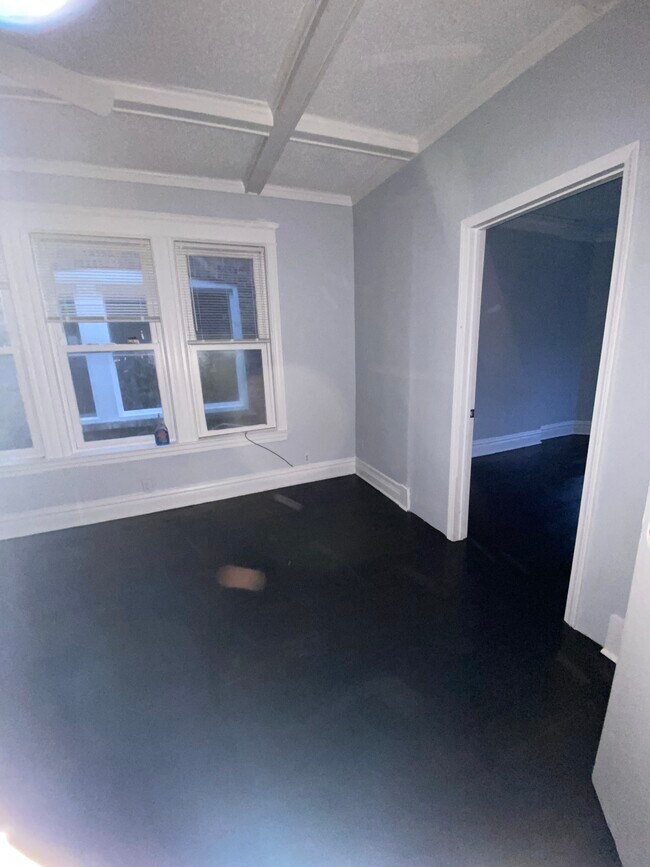 Building Photo - 7206 S Union Ave