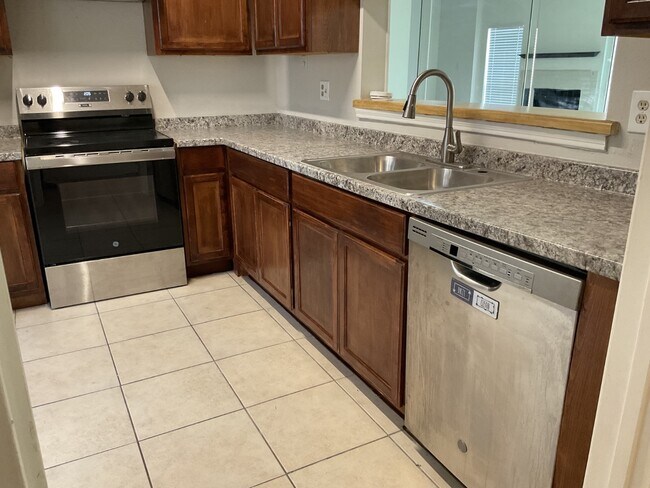 Building Photo - 12400 Brookglade Cir