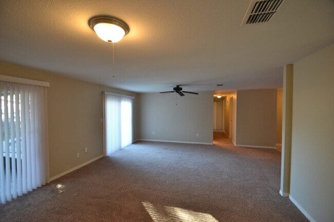 Foto del edificio - 1631 Seneca Ave