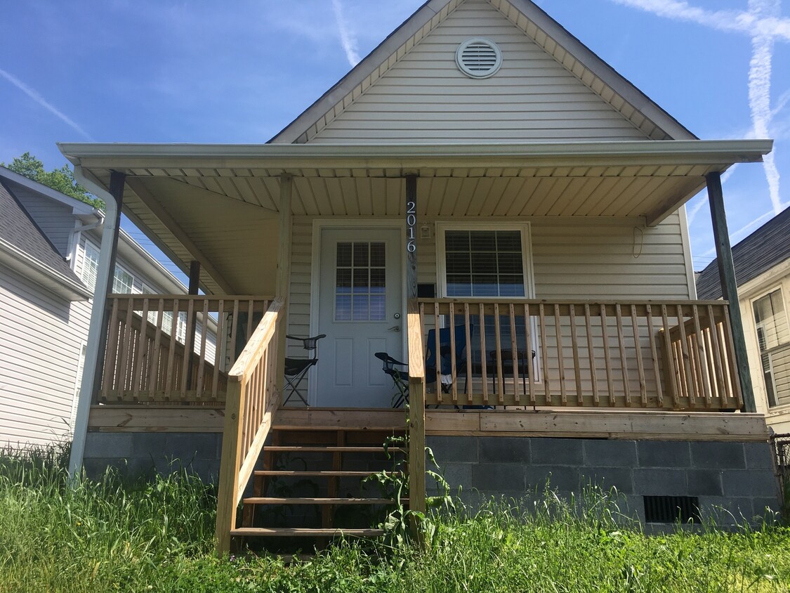 Primary Photo - 2016 Forest Ave