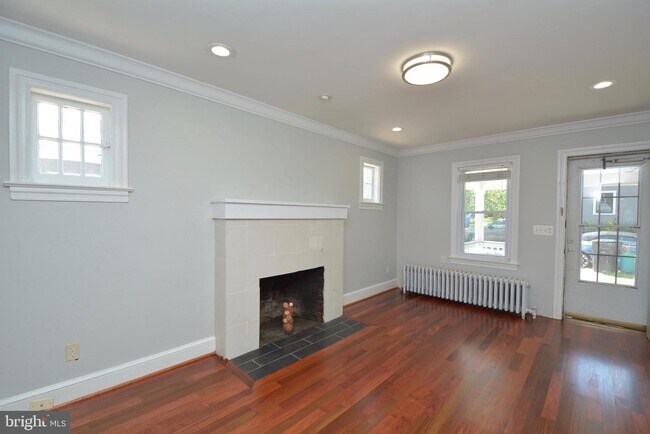 Building Photo - 621 22nd St S