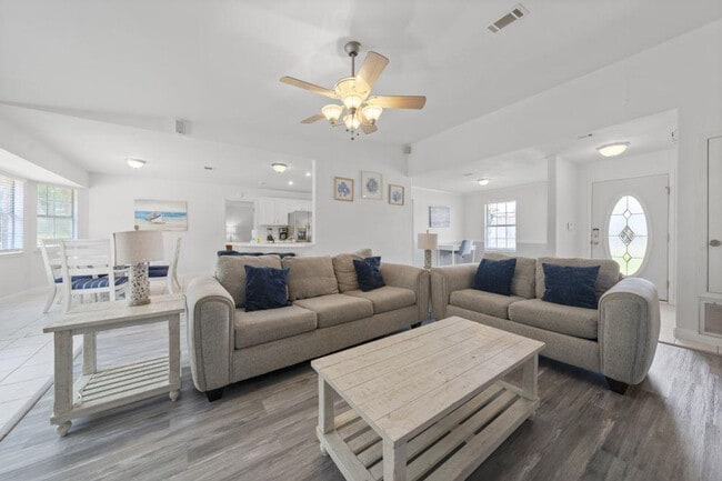 Foto del edificio - 406 Shorewood Cir