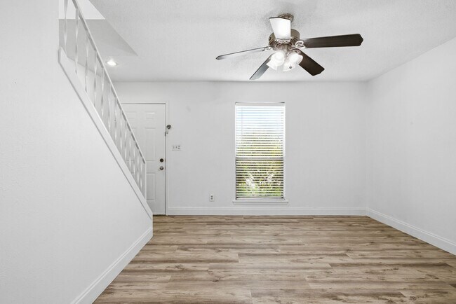 Building Photo - 2729 Hurstview Dr