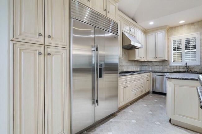 Building Photo - 459 Adams Way, Unit B