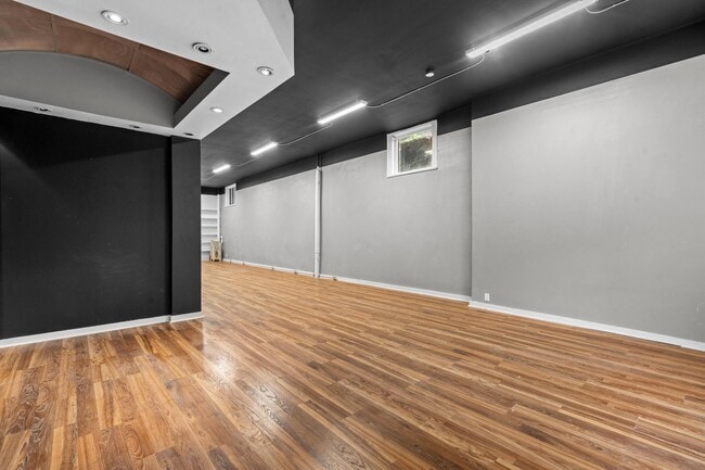 Building Photo - 104 Brown St