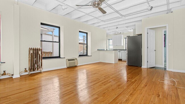 Building Photo - 5646 N Kenmore Ave