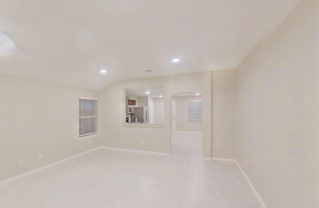 Foto del edificio - MOVE IN READY