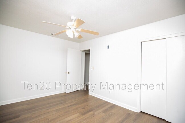 Foto del edificio - 4034 Savannah Dr