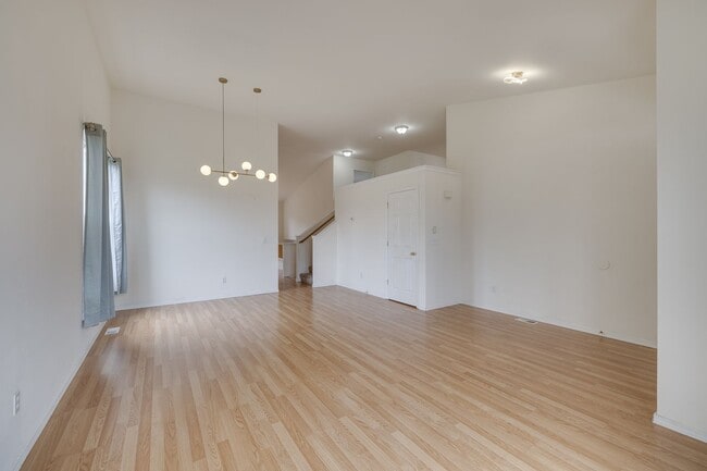 Building Photo - Spacious 4 Bed Home for Rent in Mountlake ...