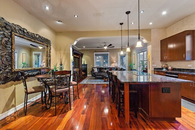 Building Photo - Spacious Unique Beautiful  3BR Townhome in...