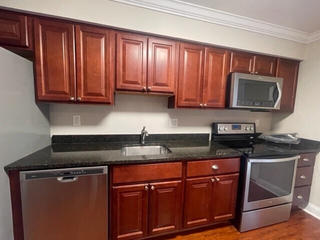 Cherry Wood Cabinet Kitchen - 500 Lancaster Pl