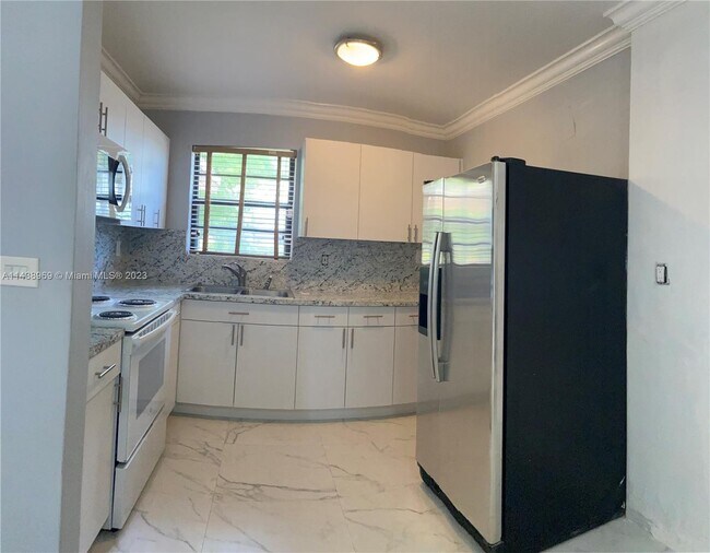 Building Photo - 17301 SW 117th Ct