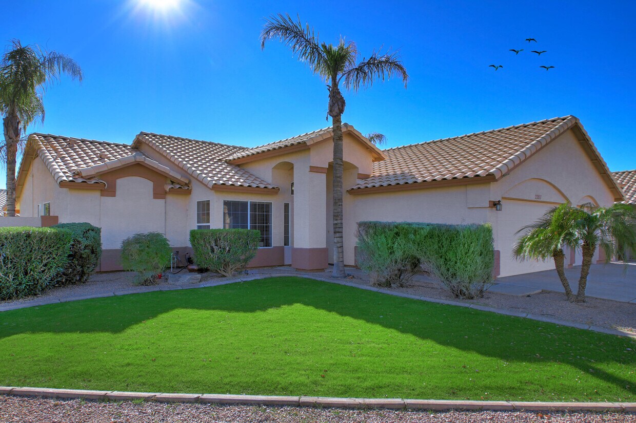 Primary Photo - 2207 E Temple Ct