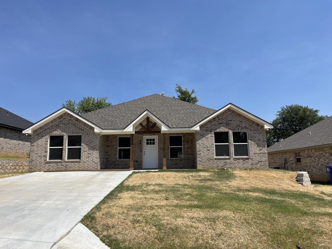 Foto principal - 88 Watch Hill Dr
