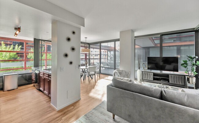 Foto del edificio - Rates Vary: $3,495 - $5,995