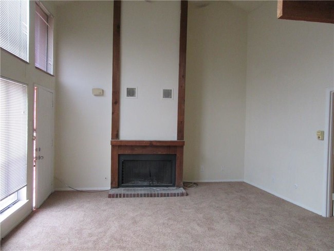 Building Photo - 5755 Phoenix Dr