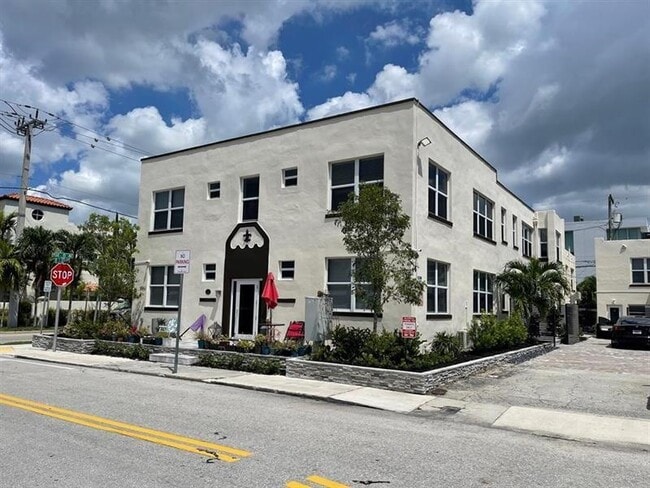 Building Photo - 1505 SE 2nd Ct