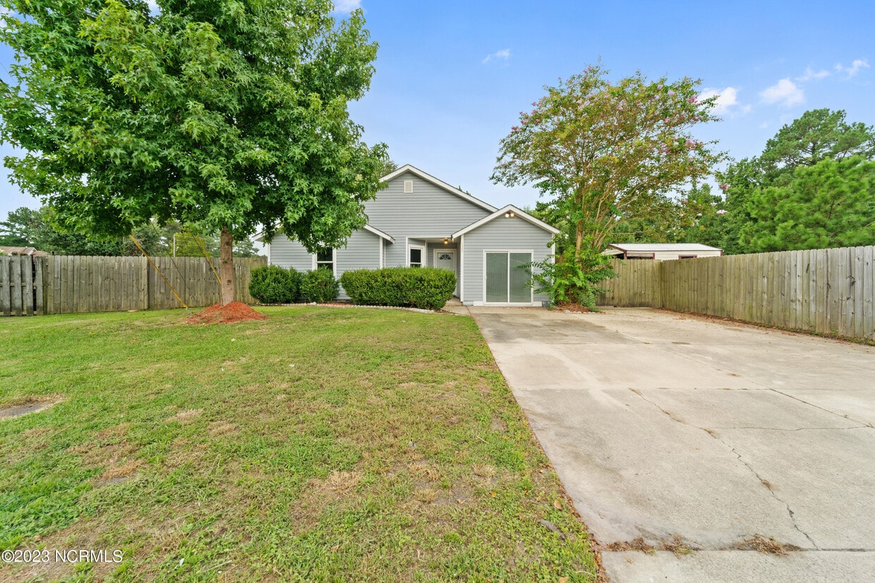 122 Hunting Green Dr, Jacksonville, NC 28546 House Rental in