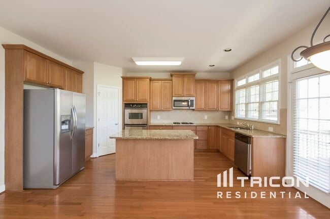 Building Photo - 3530 Renaissance Cir