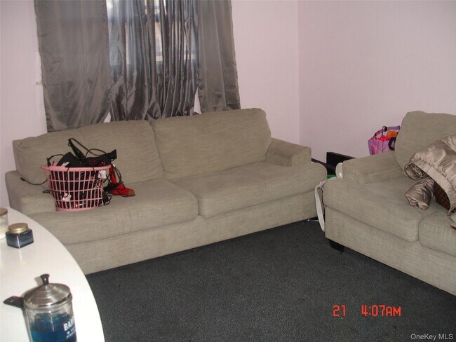 Foto del edificio - 17 Stewart Ave