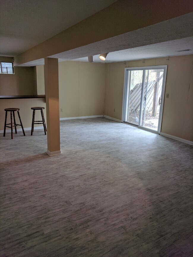 Building Photo - 3224 Pebblebrook Ln