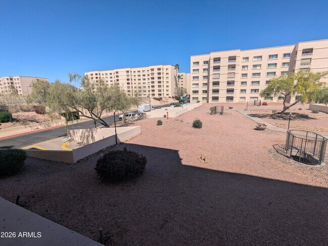 Foto del edificio - 7910 E Camelback Rd
