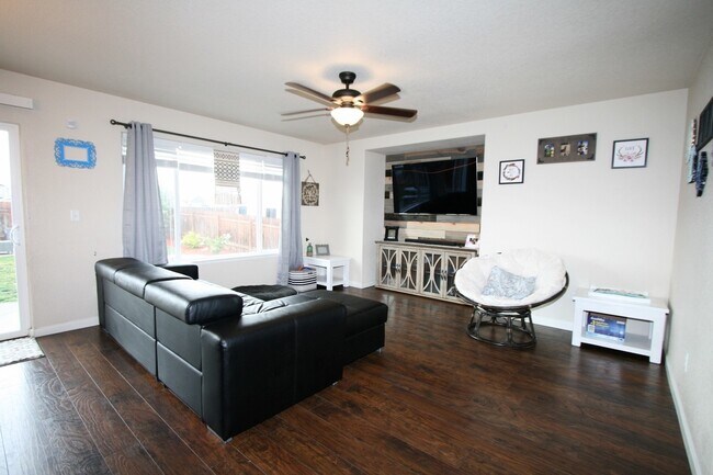 Foto del edificio - Stunning Two Story Home Available in Peyton!
