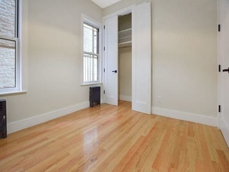 Primary Photo - 200 Lawrence Ave
