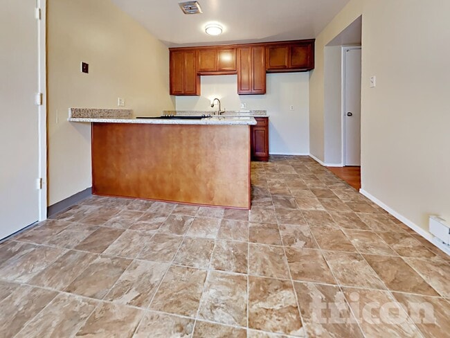 Building Photo - 10061 Lincoln Village Dr