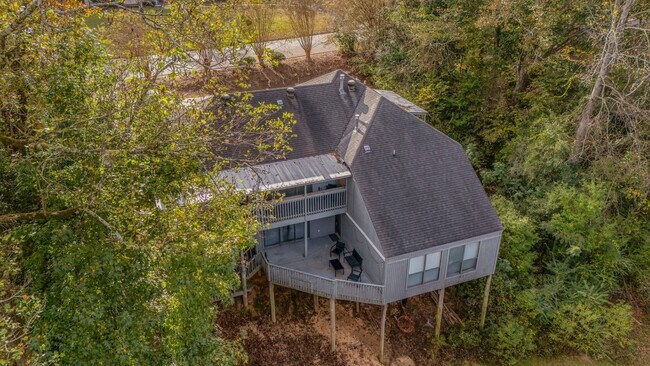 Building Photo - 14 Creek Dr