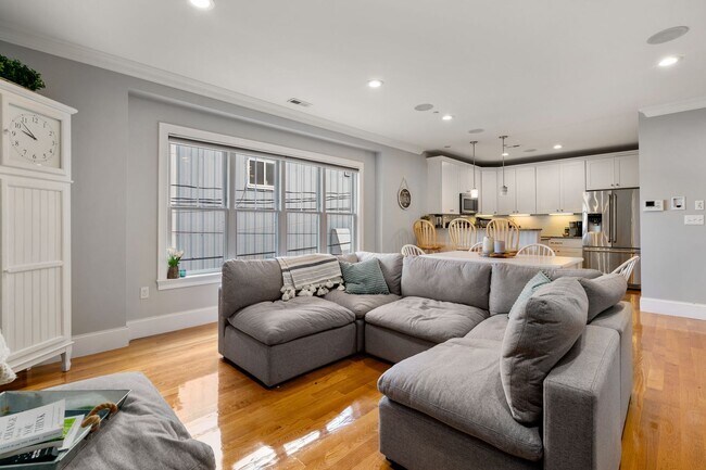 Foto del edificio - 2 br, 2 bath House - 360 West 2nd Street #5