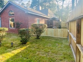 Building Photo - 39 Silent Brook Pl