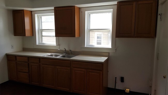 Building Photo - 472 Reynolds Ave