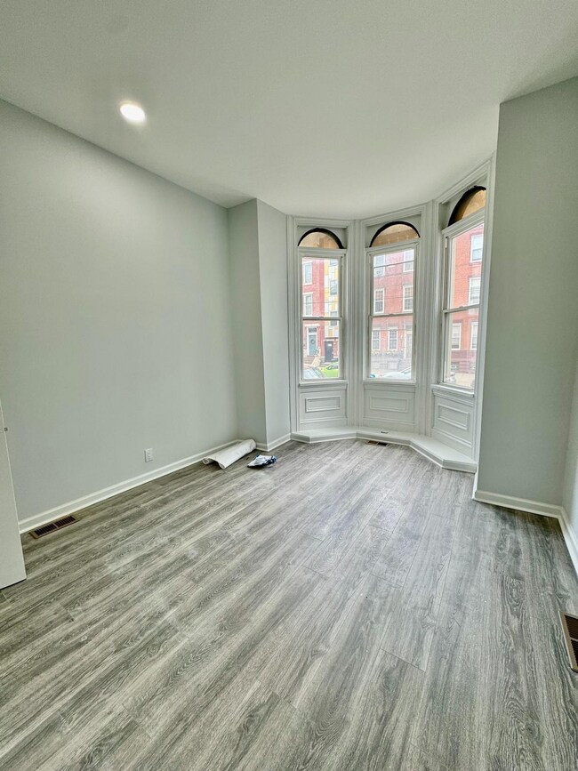 Foto del edificio - 3011 W Girard Ave