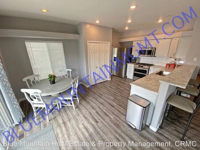 Building Photo - 1623 Lookout Springs Dr