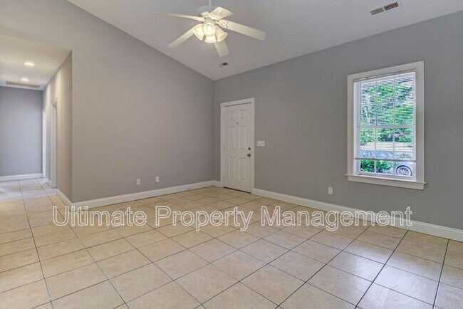 Foto del edificio - 220-1 Rose Ave