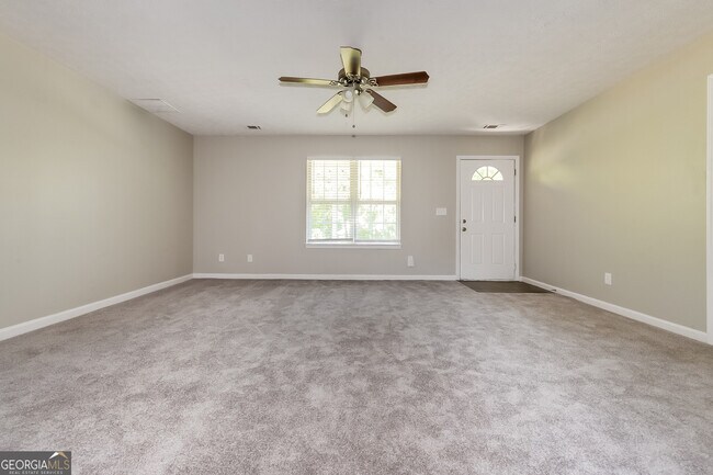 Foto del edificio - 370 Meadowbrook Dr