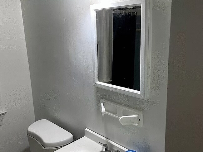 Foto del edificio - 1607 E 33rd St