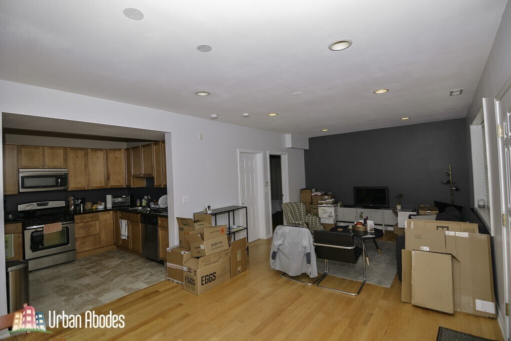 Foto principal - 2458 W Superior St