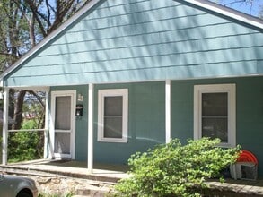 Building Photo - 400 1/2 McCauley St