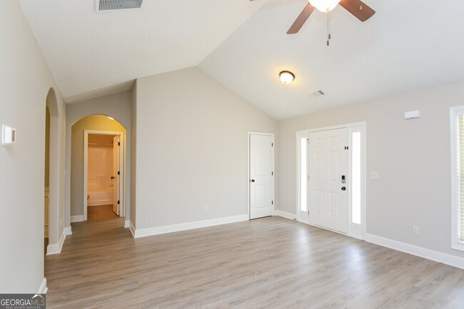 Building Photo - 1637 Deer Creek Ln