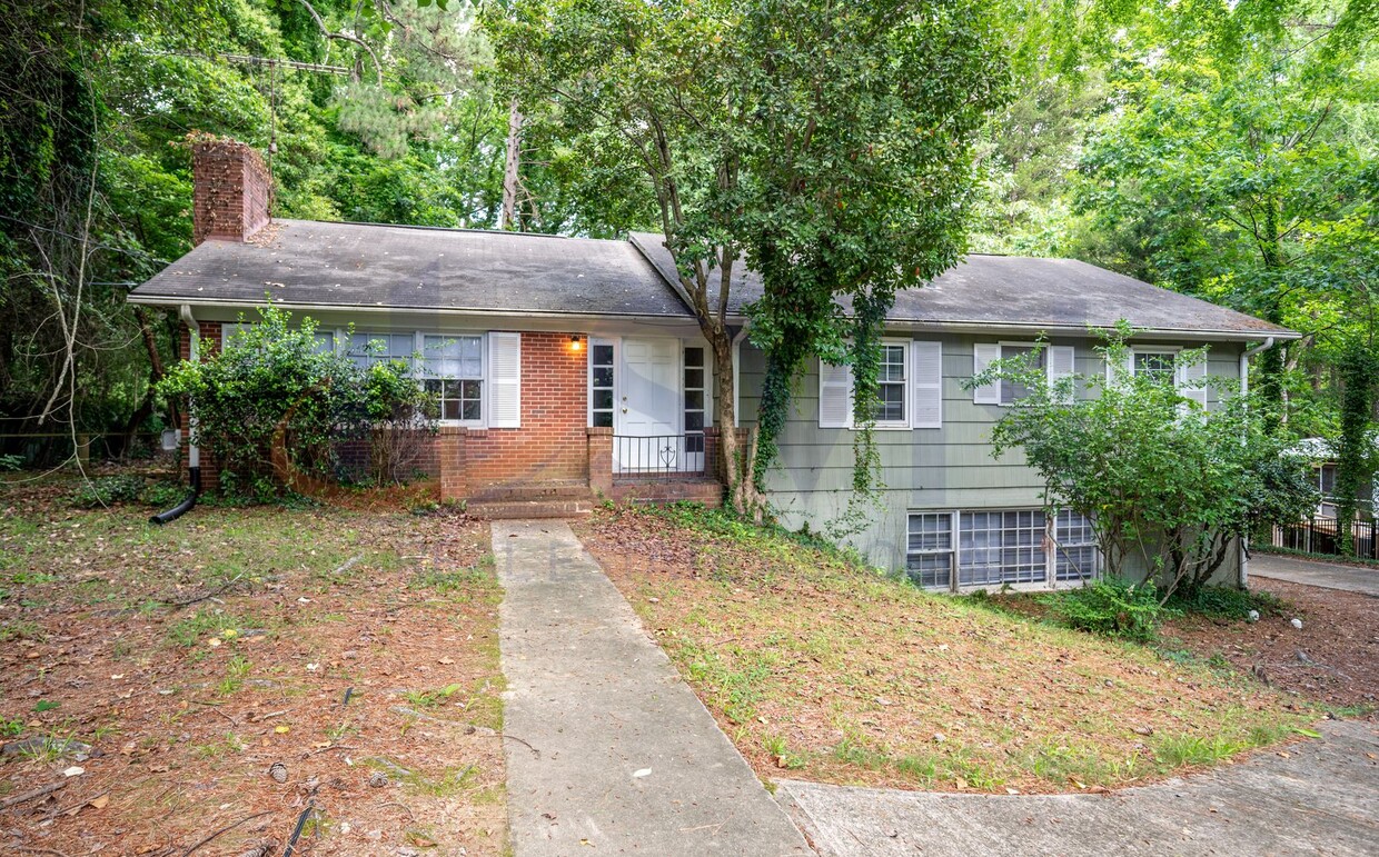 Primary Photo - Your Perfect Blend of Space, Comfort, and ...